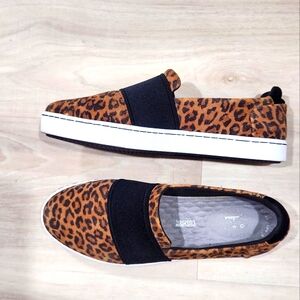 Clarks collection Leopard shoe 9.5